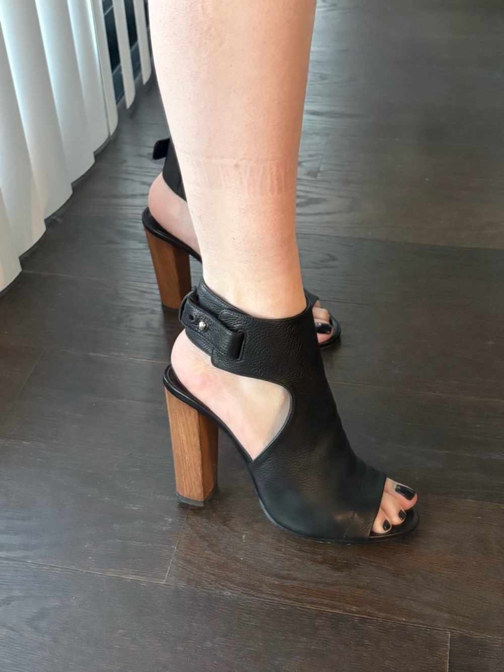Authentic Vince Addie black leather ankle strap sandal wood heel - size 7